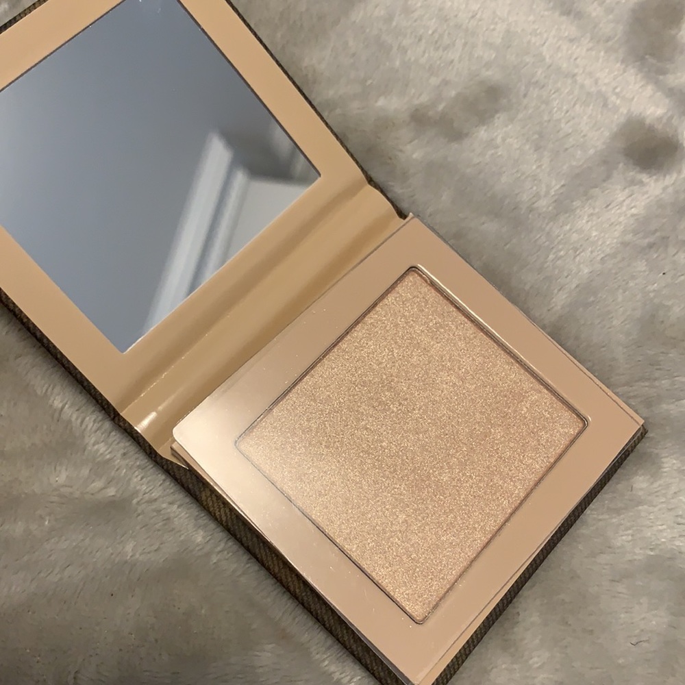 KKW Beauty Camo Pressed Highlighter in Champion